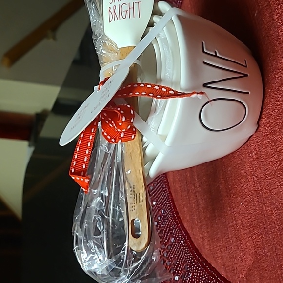 🎄Rae Dunn Measuring Cups & Spatula - Picture 2 of 6
